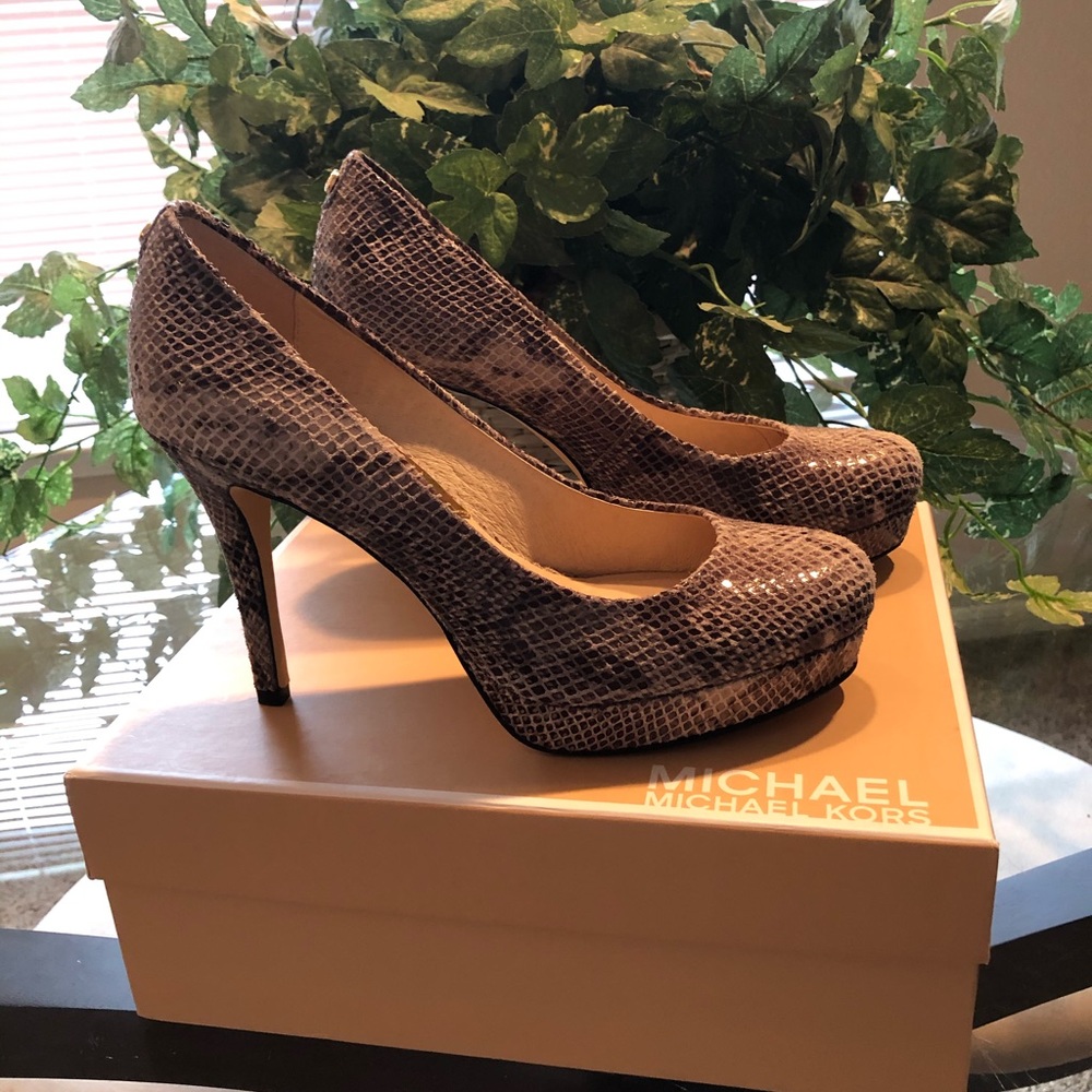 Michael Kors Ionna Platform Pump, size 7.5
